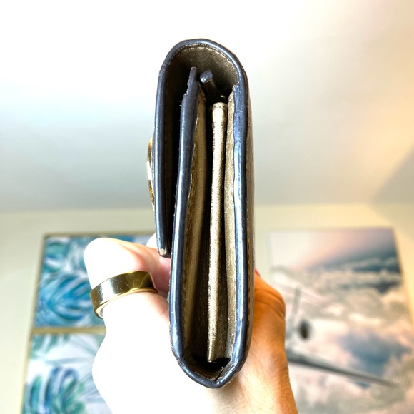 LAST CHANCE!🎉Gucci Metallic Long Patent Leather Wallet Gold Heart - Picture 4 of 8